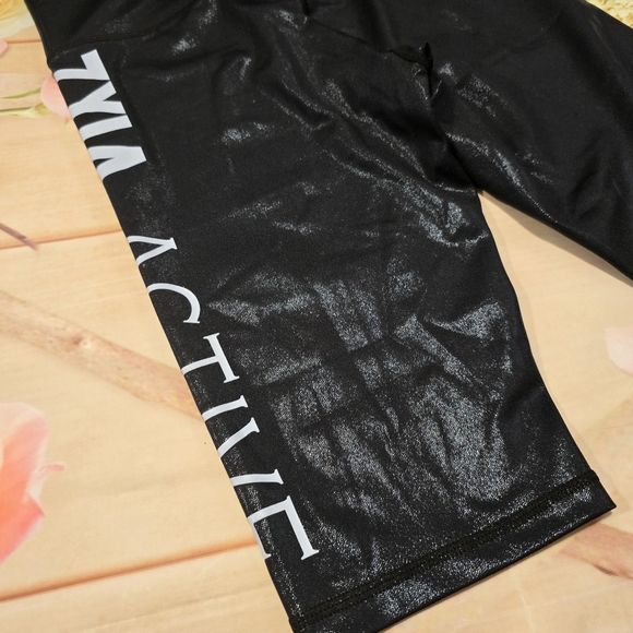 Zyia Hustle shimmer shorts - Picture 4 of 9